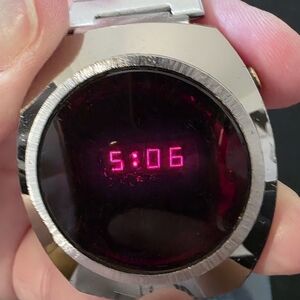 Vintage Hughes Aircraft Co. Red LED Men's 37mm Dot Digital Watch Collectible